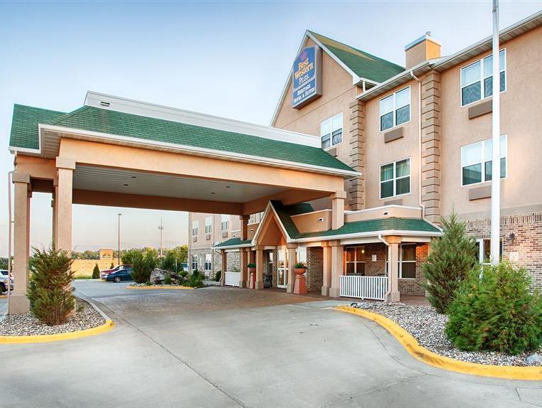Heritage Hotel And Suites Dickinson Exterior foto